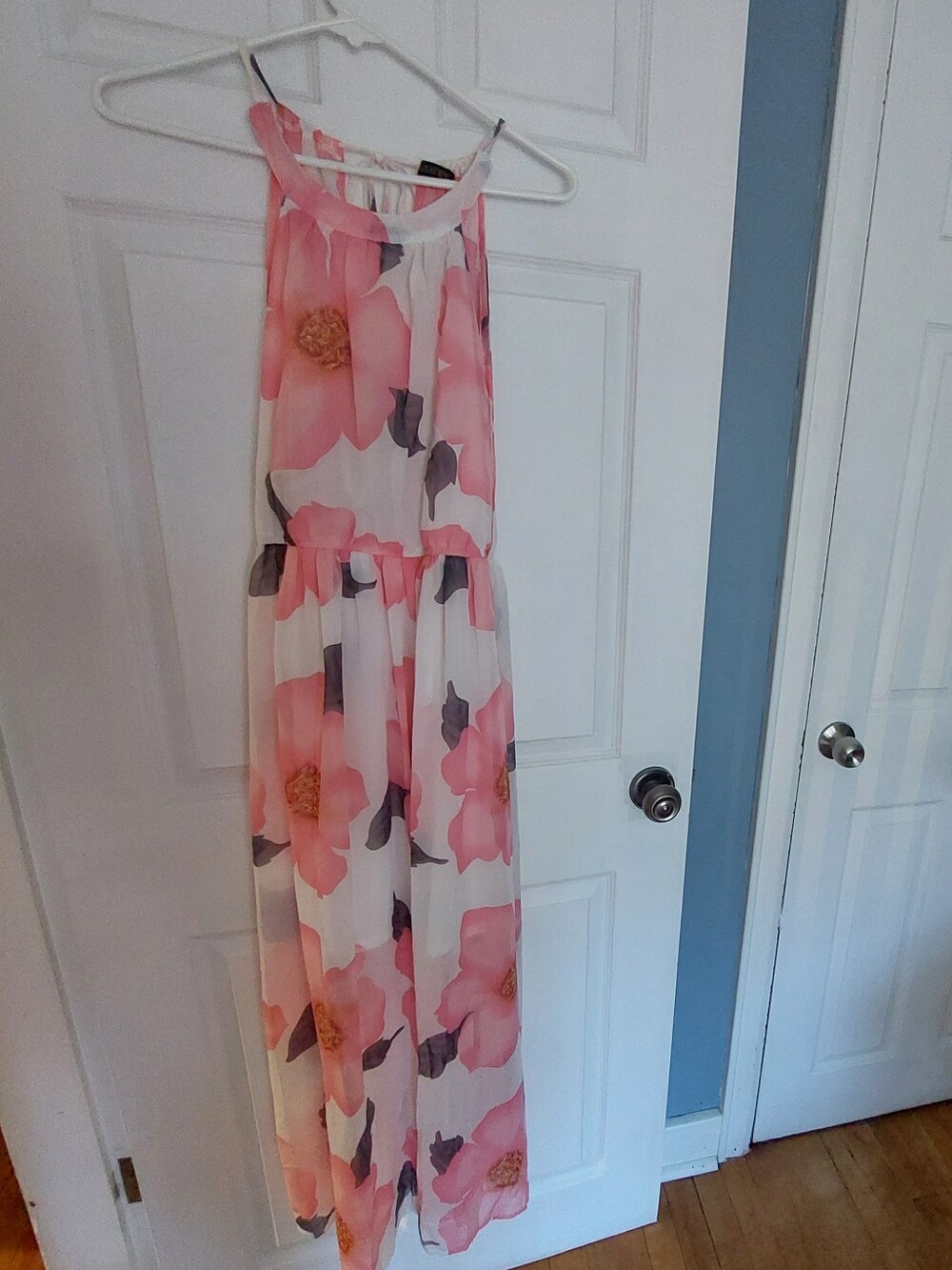So Pretty!!!Flowy Pink Floral Halter Maxi Dress